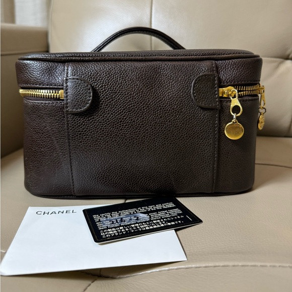 CHANEL Vintage Timeless Cosmetic Case Caviar Brown w 24k hardware - Picture 3 of 10